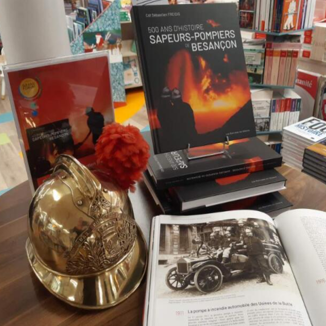 🎁 🎄 🚒 Noël approche, vous désirez offrir un condensé d’Histoire sur les Sapeurs-Pompiers de Besançon ? Le livre qui retrace 500 ans de ce passé foisonnant et passionnant est disponible auprès de l’auteur et chez votre libraire préféré !