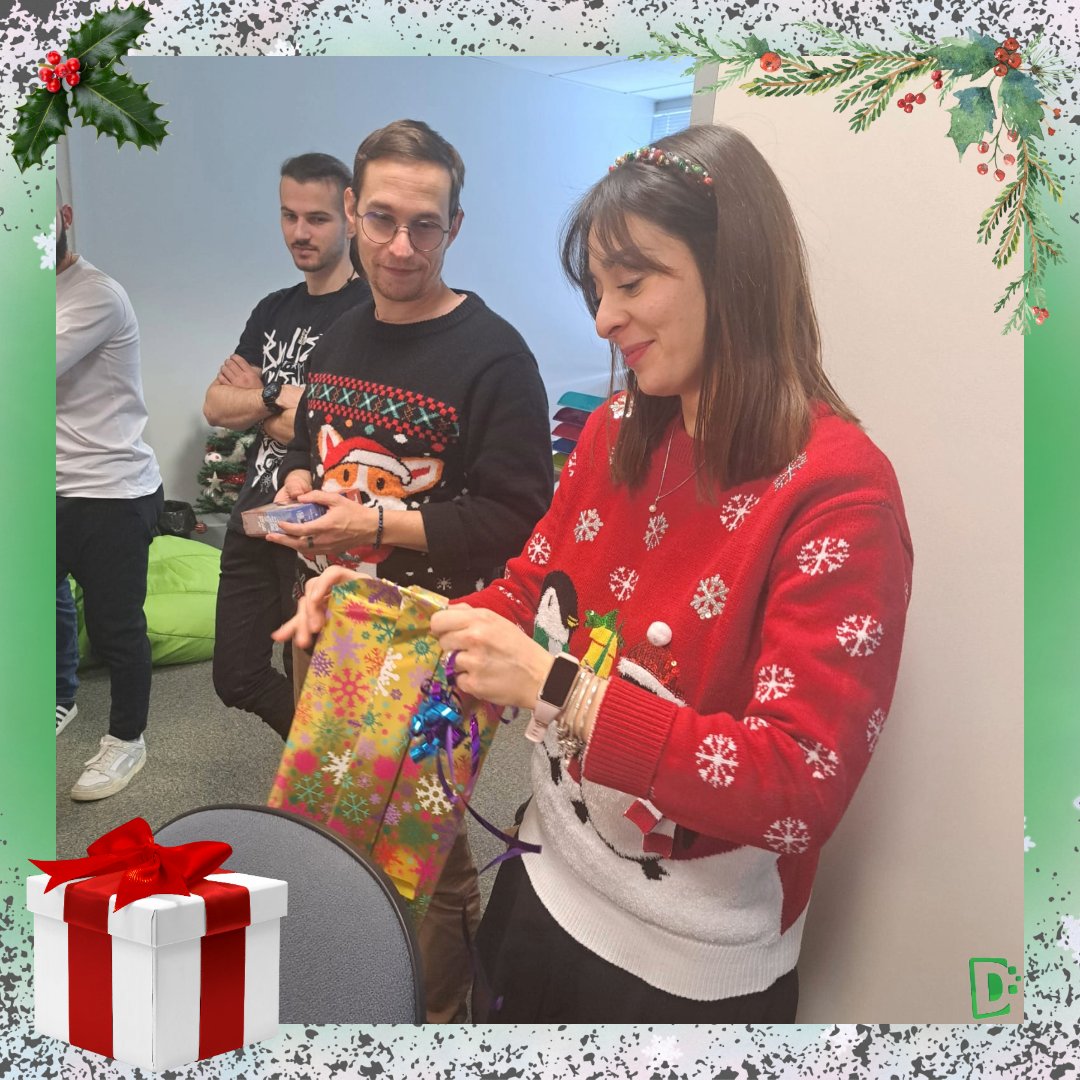 Decasoft_SSII's tweet photo. 🧀🎄 Hier, c’était Raclette Party et Secret Santa chez Decasoft ! Une journée conviviale avec des rires, des cadeaux et beaucoup (beaucoup) de fromage. 😋

Et aujourd’hui, on fête la Journée internationale de la raclette ! 🎉

#RacletteParty #SecretSanta #DecaTeam #ESN https://t.co/5pih3jmSSK