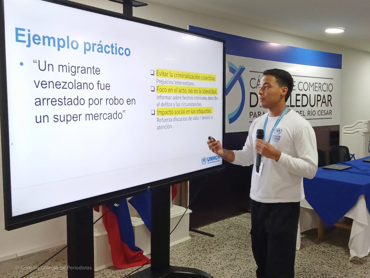 AcnurColombia's tweet photo. 🎙En el #DíaDeLosDerechosHumanos realizamos con el @CNP_Cesar el taller “Comunicar en contextos de movilidad humana”, donde más de 25 periodistas y comunicadores del #Cesar adquirieron herramientas para una labor libre de xenofobia y con enfoque de derechos humanos. https://t.co/WK9zKaSejL