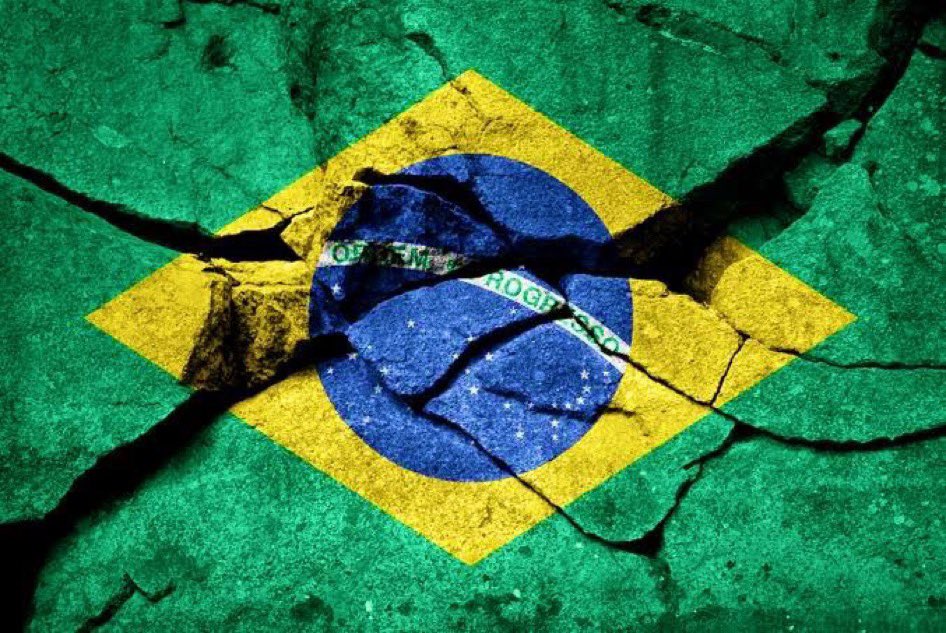 eduardomenoni's tweet photo. 🚨 URGENTE: El Senado de Brasil aprueba reforma fiscal con el IVA más alto del mundo, ¡tipo máximo elevado al 28,6%!  El socialismo de Lula está destruyendo a Brasil 🇧🇷 . El comunismo es una MIERDA. ¿Estás de acuerdo? https://t.co/zmRRn5R896