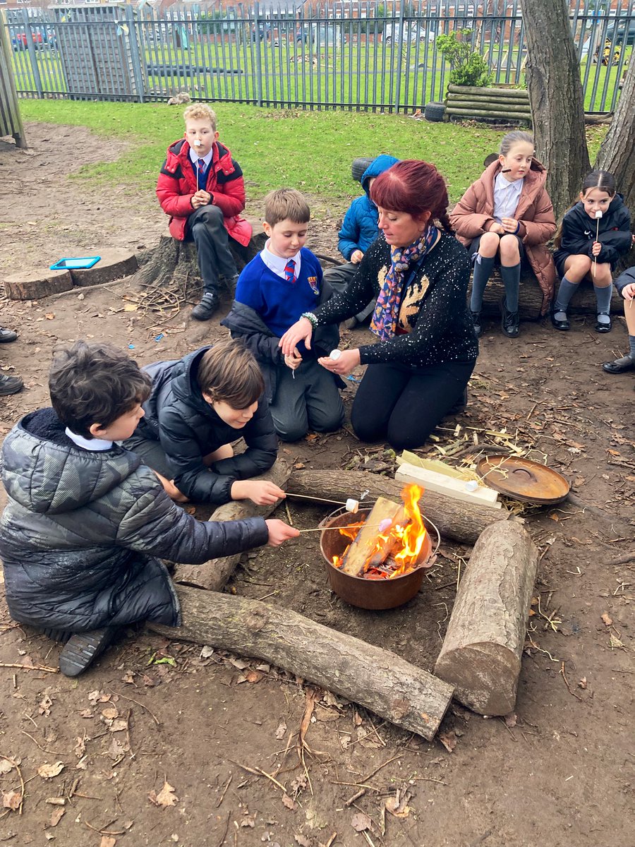 RedgateGardens1's tweet image. 🪵🔥This is what Forest School is all about 🧡 Having fun in nature 💚 &amp;amp; being brave and learning new skills🔥Well done 👏 @Y4RedgateCP I’m so looking forward to our next session, Mrs D 👩🏻‍🌾 #forestschool #FridayMotivation #primaryfun