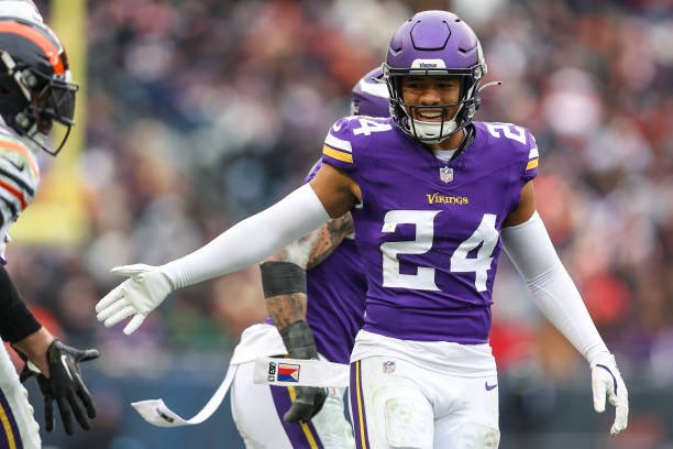 AdamSchefter's tweet photo. Vikings safety Camryn Bynum is the Week 15 NFLPA Community MVP for taking 25 local kids on a holiday shopping spree and hooting his annual Filipino Fiesta with authentic food and dancing while raising money for his Bynum Faith Foundation. https://t.co/UI4JWktMNs