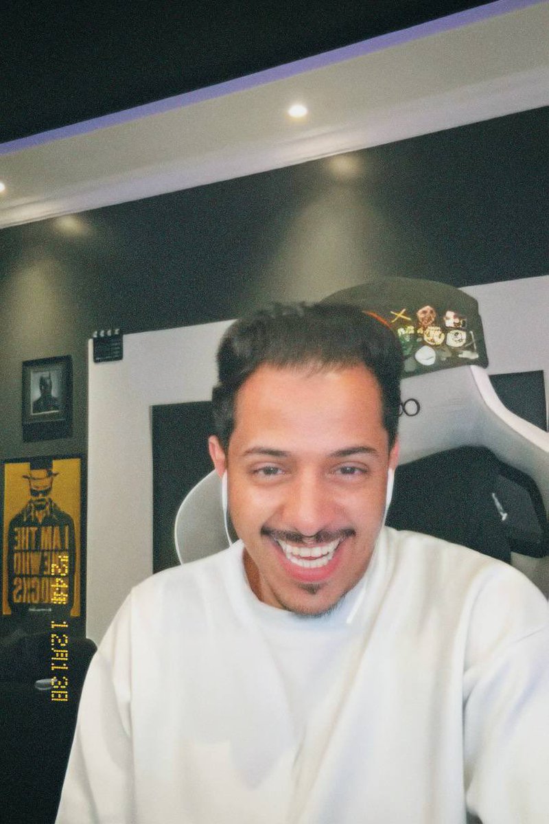 #معتز_الحربي 
ان يضحك وجهه دائم
       - آمين❤️.