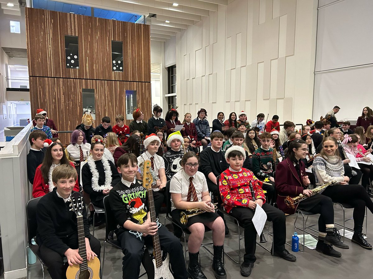 harrisacdundee's tweet image. What a week…. S1/2 Pyjama Movie Night, Senior Ceilidh, Christmas Jumper Day &amp;amp; Christmas Concert. 👌🏻

Well done #TeamHarris! ❤️💛💚💙

Wishing everyone in our @harrisacdundee family a relaxing &amp;amp; enjoyable weekend.

Stay #In2Win next week. 

#TogetherWeAreHarris