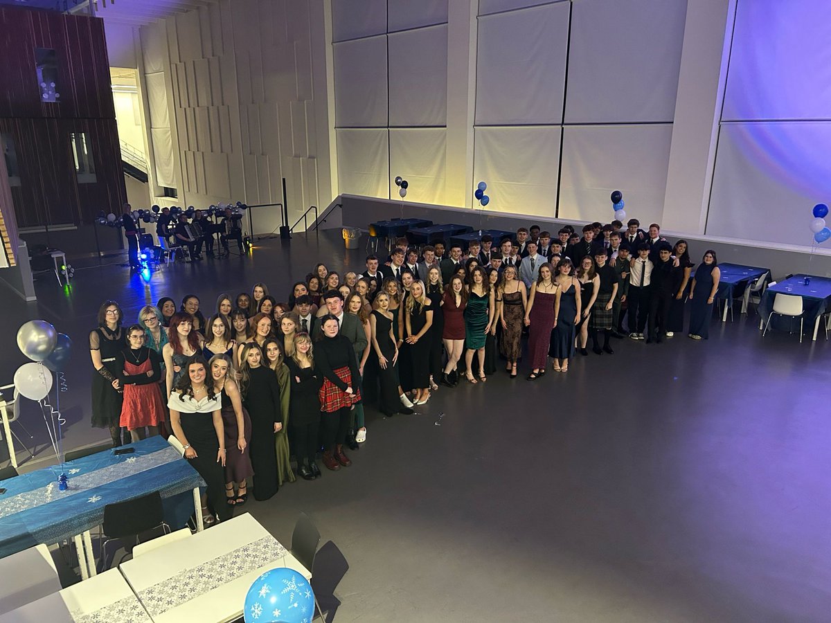 harrisacdundee's tweet image. What a week…. S1/2 Pyjama Movie Night, Senior Ceilidh, Christmas Jumper Day &amp;amp; Christmas Concert. 👌🏻

Well done #TeamHarris! ❤️💛💚💙

Wishing everyone in our @harrisacdundee family a relaxing &amp;amp; enjoyable weekend.

Stay #In2Win next week. 

#TogetherWeAreHarris