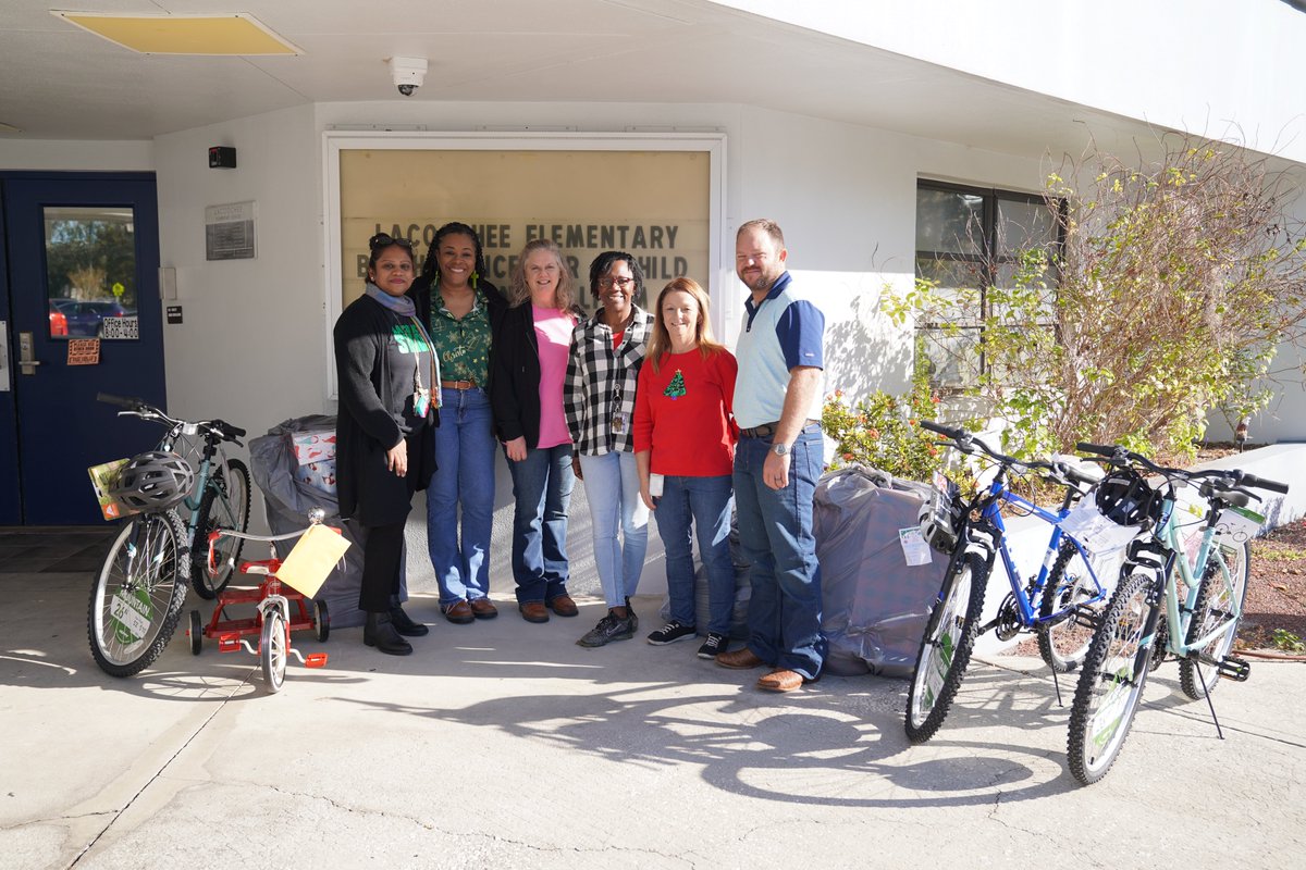 WRECCoop's tweet image. WREC delivered 40 bags of Christmas gifts donated by WREC employees to Lacoochee Elementary School for their Angel Tree Program. This program helps less fortunate children have a better Christmas. We hope these children have a very Merry Christmas. #wreccoop #concernforcommunity
