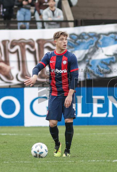 mundocuervo_'s tweet image. Gringo Hausch y Santiago Sosa a Defensa y Justicia, 1.5 millones Netos por el 50% del pase de cada uno. 

VERGONZOSAS ventas.