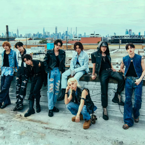AboutMusicYT's tweet photo. Biggest kpop albums on Billboard 200 each year:

2024: Jungkook - Golden
2023: Stray Kids - 5-STAR
2022: BTS - Proof
2021: BTS - Be
2020: BTS - Map of the Soul: 7
2019: BTS - Map of the Soul: Persona
2018: BTS - Love Yourself: Answer https://t.co/LeD6irT3gB
