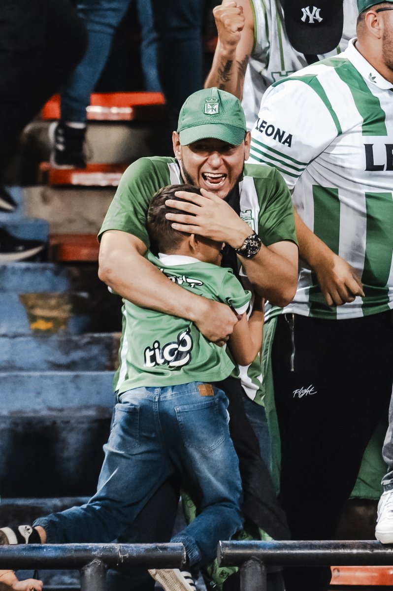 #PostalesDeEStadio 
Nacional (3) - (1) América
La hinchada de Nacional 🔥💚