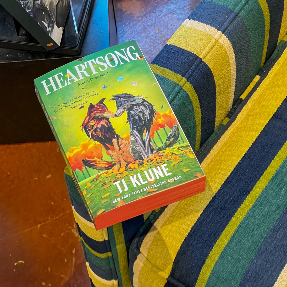 Who's ready for a #sweepstakes?! Today, we're giving YOU the chance to win a paperback copy of #Heartsong by TJ Klune! 

Follow, like, and repost to enter! Good luck!

#HeartsongSweeps