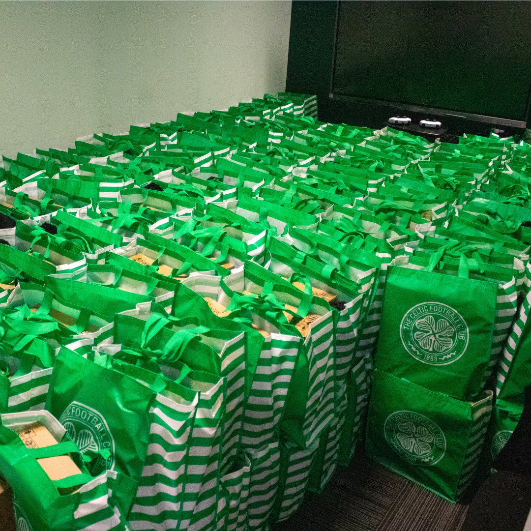 CelticFC's tweet photo. Celtic FC Foundation will distribute 5️⃣0️⃣0️⃣ Winter Warmer Packs to vulnerable pensioners across Glasgow and surrounding areas ❄️📦

Tap below to read more 👇