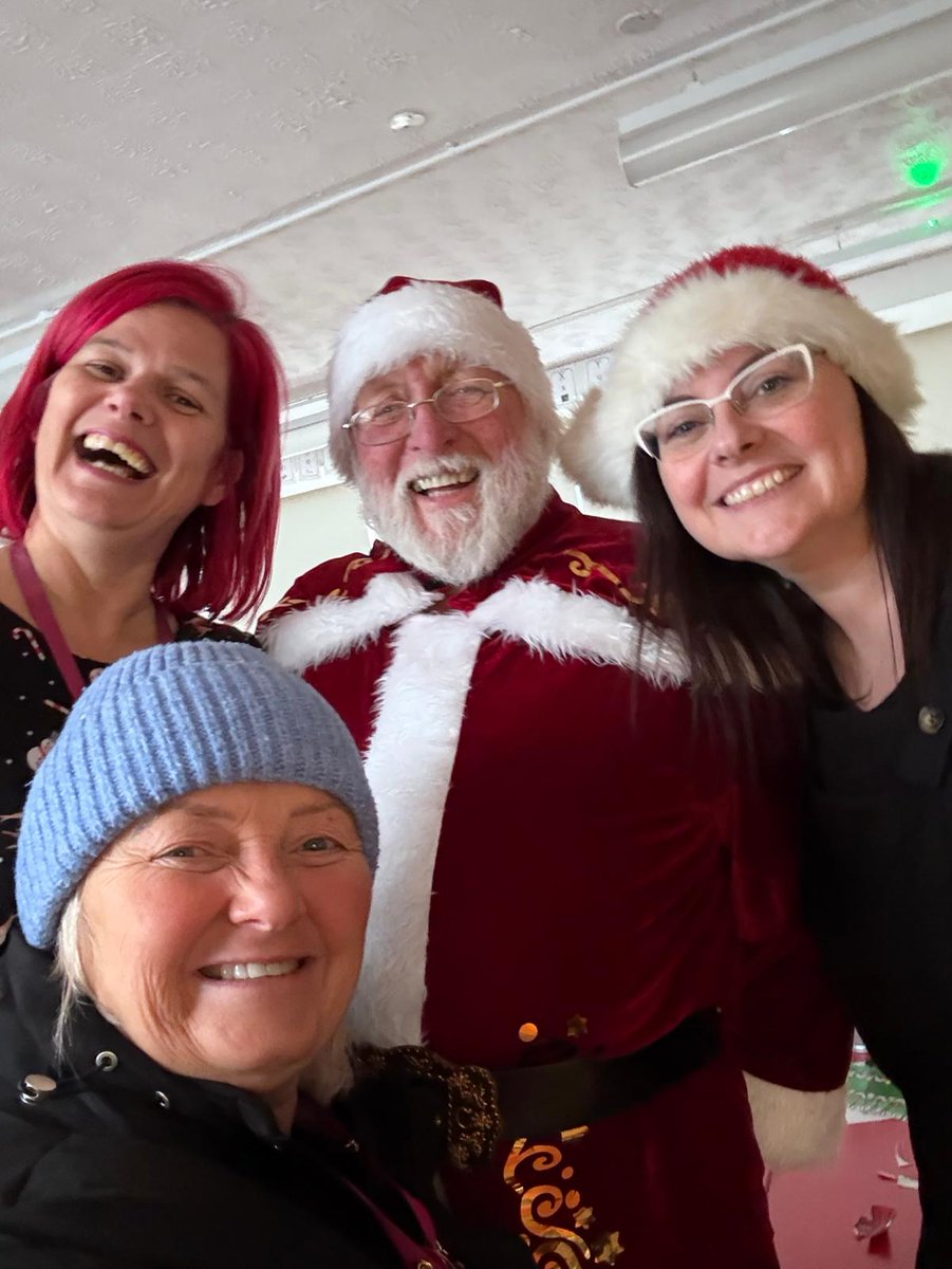 P1-4 had a fabulous time at their Christmas party this afternoon with lots of singing, dancing, food and games. P1/2 even had time to welcome a special visitor 🎅