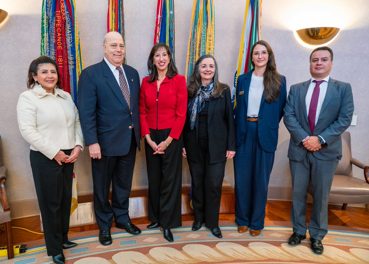 I was happy to welcome Colombia’s Ambassador to the U.S. Daniel Garcia-Peña and Consul in Atlanta Adriana Arias to The Carter Center this week to discuss current projects and future collaboration in #Colombia.
