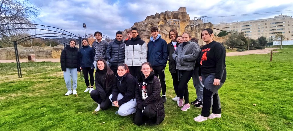 ESFundacion's tweet photo. Acabamos hoy el curso gratuito para jóvenes #BeAModi -Monitor de Ocio Inclusivo- en @viveLaRoca con actividades de aventura y cooperativas. Ahora los alumnos ya cuentan con herramientas para poder atender mejor a la infancia con necesidades especiales. https://t.co/hMuCcXuuq6