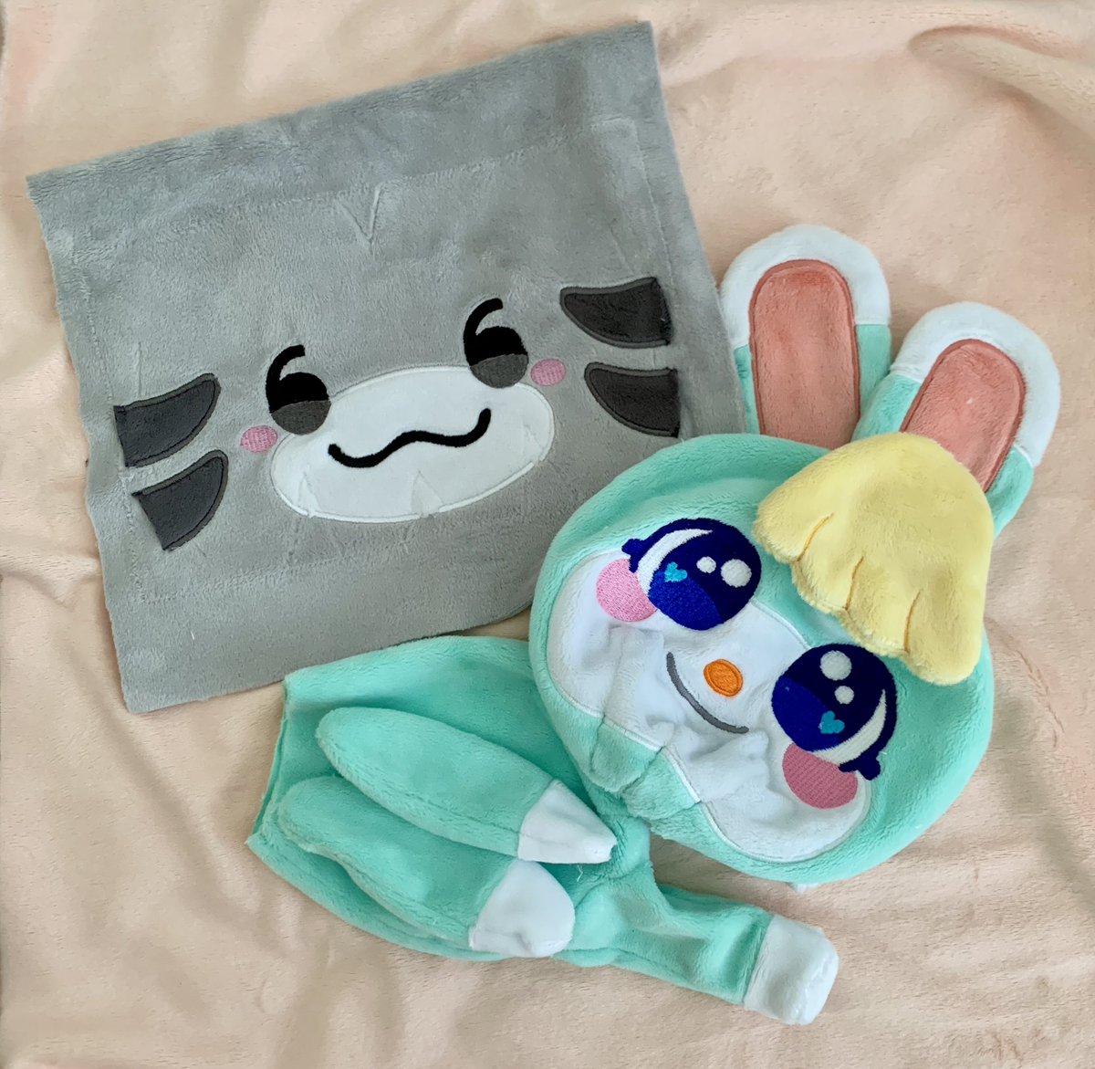 Animal crossing Sasha and Lolly WIP!!😊🌸
My embroidery machine hoop is too small so I’ll have to make the rest of Lolly’s marking by hand!😩
#acnh #AnimalCrossing #sasha #lolly #acnhsasha #acnhlolly #plush #handmadeplush #acnhplush