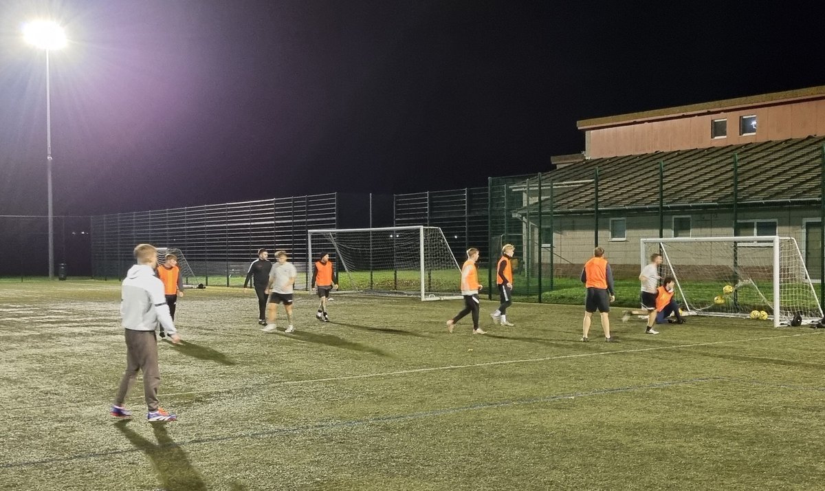 Final game of the year tomorrow, in what's been a difficult stretch with injuries like Spurs and form like Man City atm.

Weds saw our last training before the break (image)