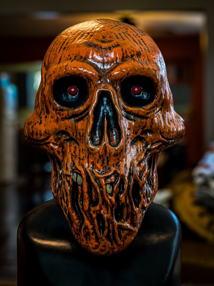 TheDuffourc's tweet photo. Mask I made of my business logo 🎃 https://t.co/eUBvXpLD4R