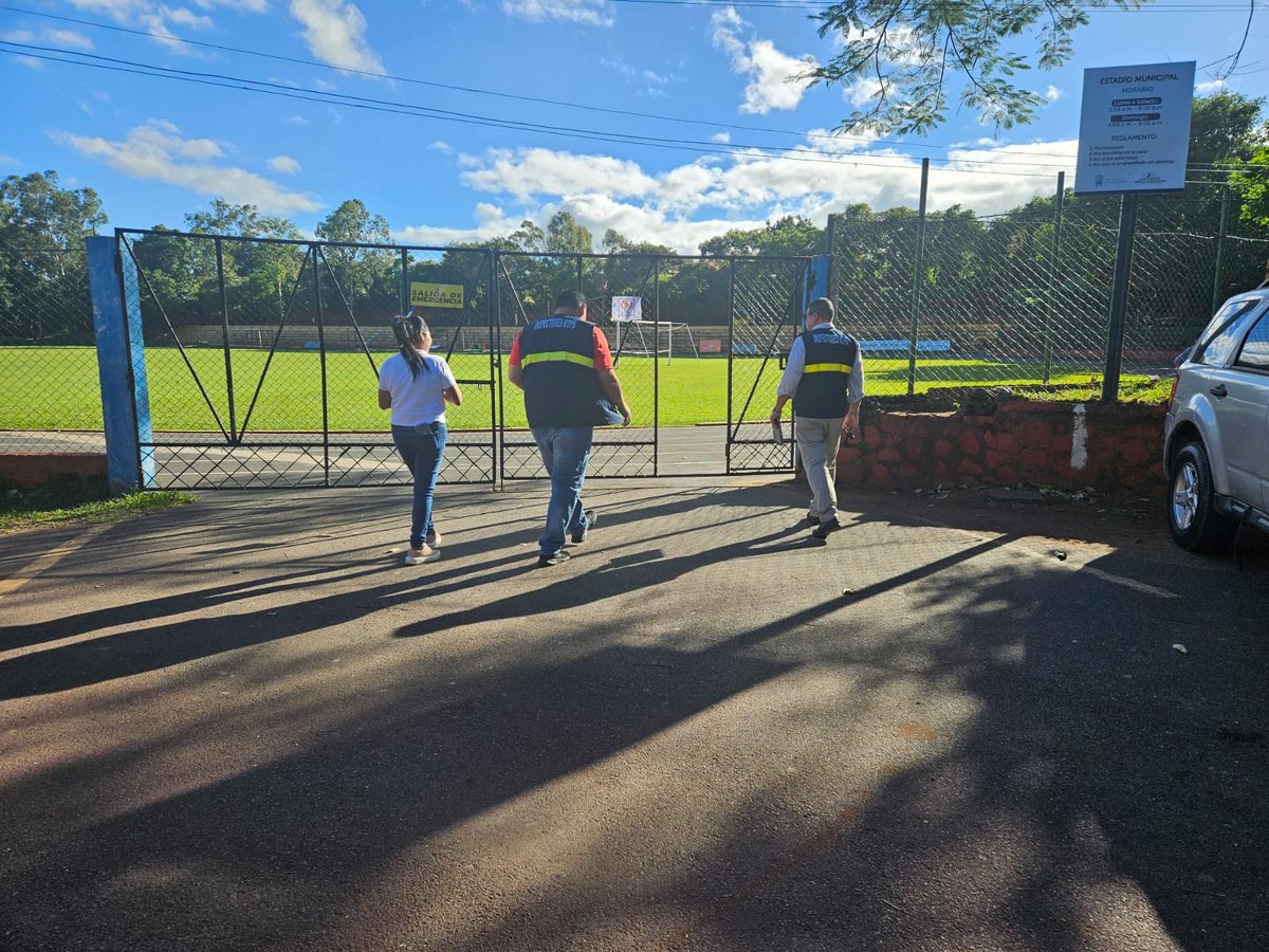 PTriunfa's tweet photo. #Nacionales|| El Ministro de Trabajo @RolandoCastroSv, expresó su preocupación por los jugadores de fútbol profesional, recordando que este deporte también es una fuente de sustento para muchas familias.

Instó a los responsables a cumplir con sus obligaciones salariales y garantizar las prestaciones correspondientes.