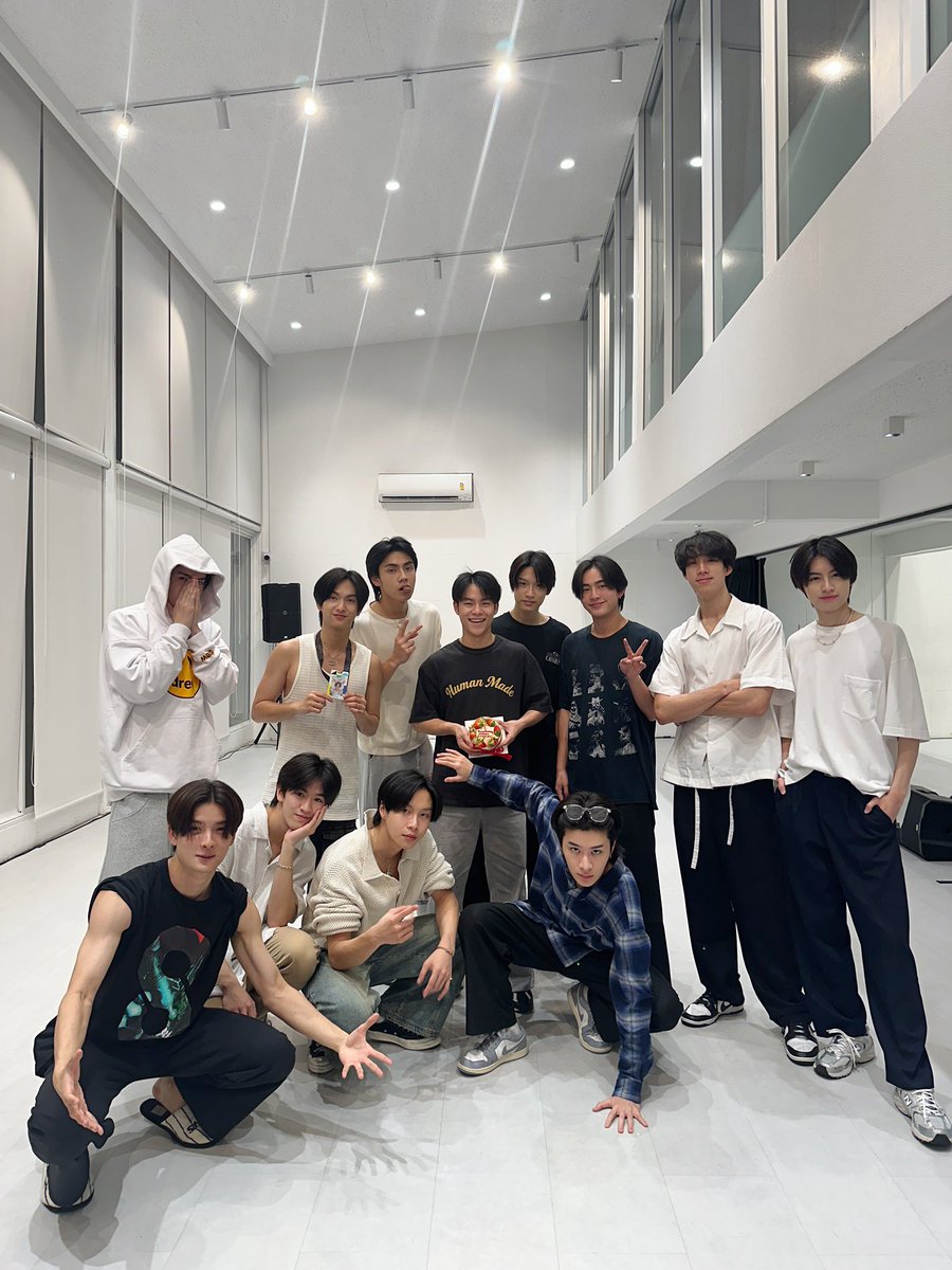 12.12 🎂✨
It’s #MARCKRIS day!
มีความสุขมาก ๆ นะค้าบบ 〰️

#HappyMARCKRISDay 
#BUSbecauseofyouishine