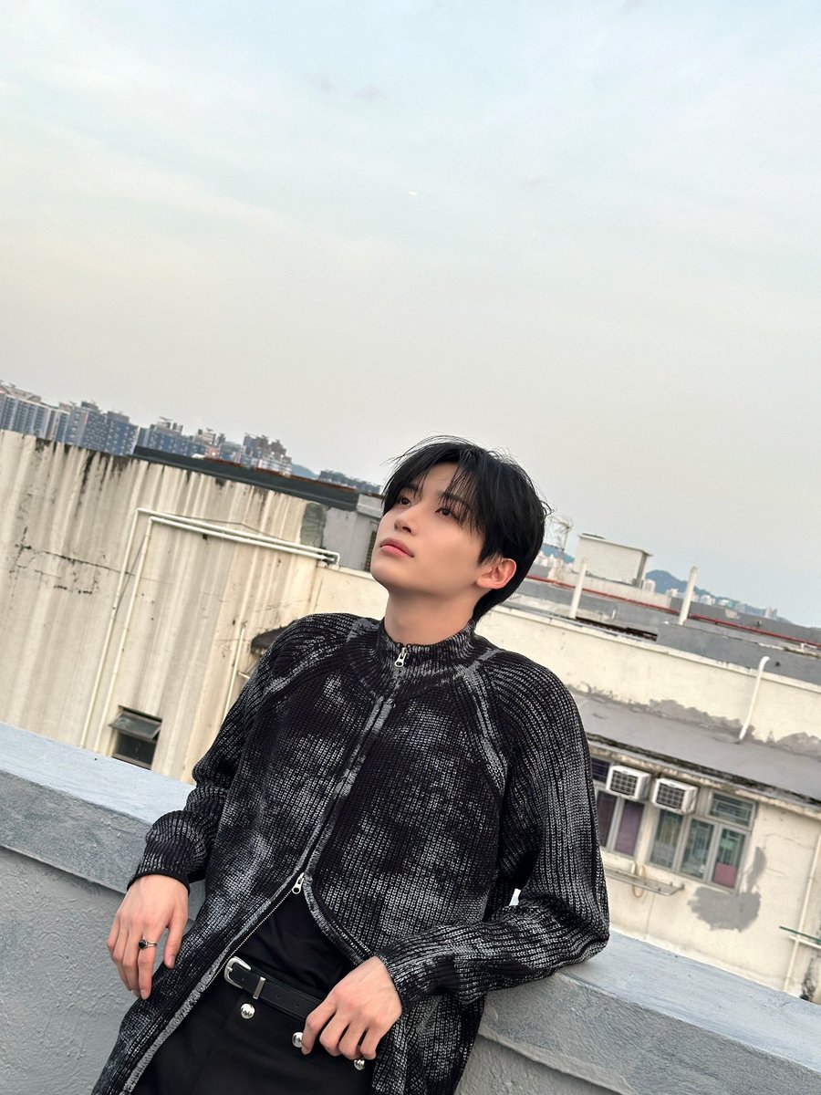 CRAVITY_twt's tweet photo. 날씨 좋다~☺️
#정모 #러비티 #크래비티 https://t.co/cHNrtcb244