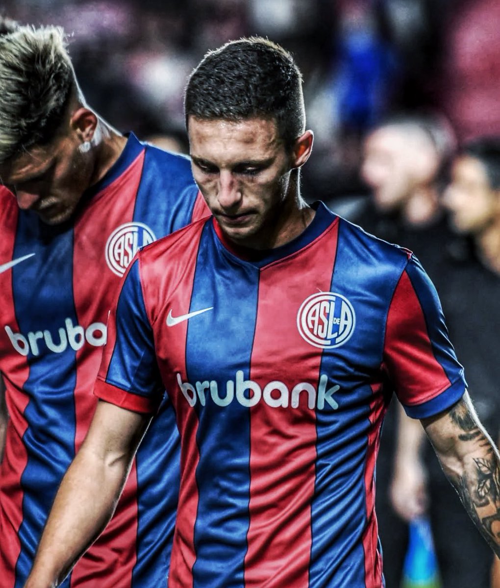 DebateSL's tweet image. 🚨 A esta hora, #SanLorenzo NEGOCIA con #DefensayJusticia por:

➖ 50% de la ficha de Santiago #Sosa
➖ 50% de la ficha de Agustín #Hausch

⚠️ U$D 1.5M por AMBOS jugadores. 

ℹ️ @lea_alves