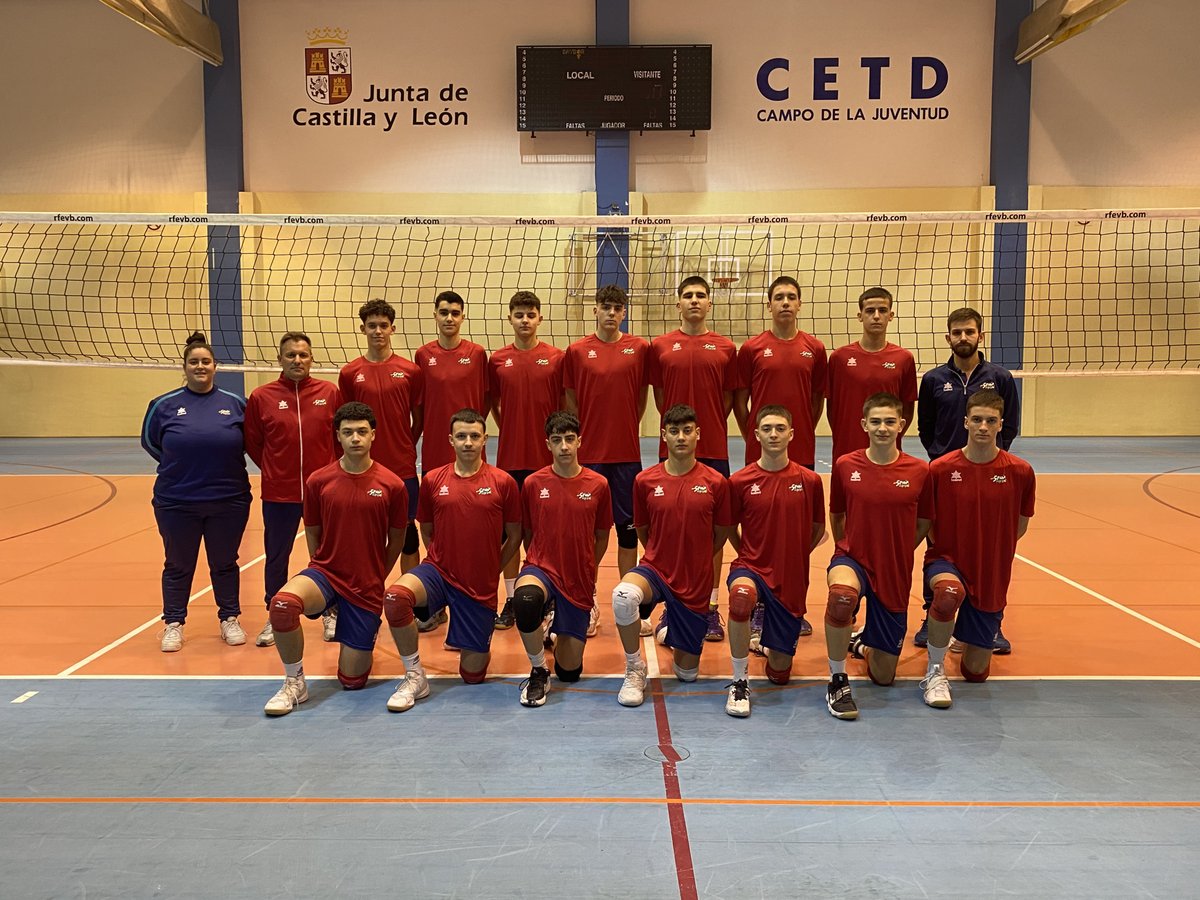 FMadridVB's tweet photo. 💎Cuatro madrileños, Celia Mena, Carla Ortiz, Lola Muntañola y Alejandro Jiménez, convocados por la selección española de cara a los #WEVZA Sub-16 de 2025 👏💪: https://t.co/sgbRrlzalk 📷 @RFEVB https://t.co/5LnZRxR7Cq