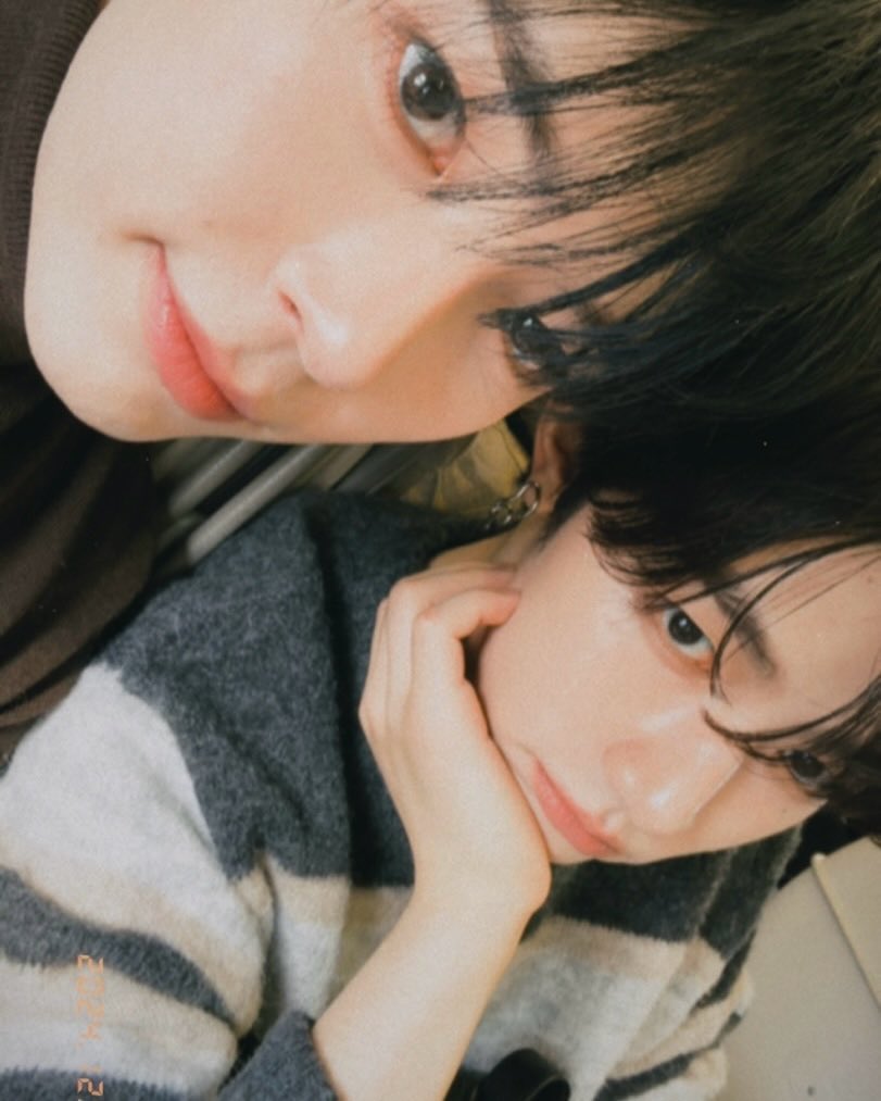 sunghaobin's tweet photo. NEW HAOBIN PLANE SELCAS WHAT THE FUCKKKKK https://t.co/N2Mu9oRjgE