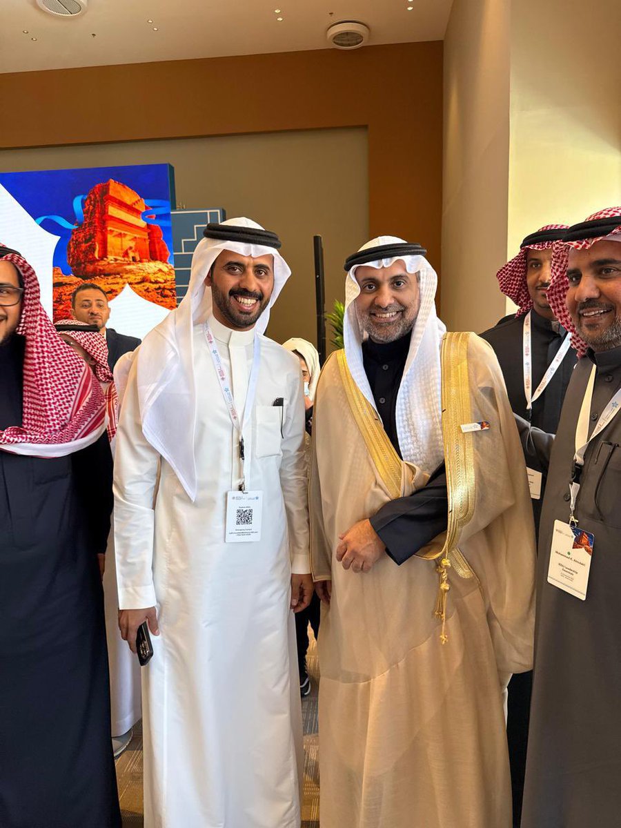 نبارك للأخ علي ناصر ال حيدر حصوله على شهادة أساسيات القيادة في طب الطوارئ من المعهد العالمي بجامعة هارفارد الأمريكيه لقيادة أقسام الطوارئ (IEDLI) في اول دورة له خارجيه وذلك تحت اشراف معالي وزير الصحة و الرئيس التنفيذي لشركة الصحة القابضة

#نجران_الآن 
#الحضن_نيوز