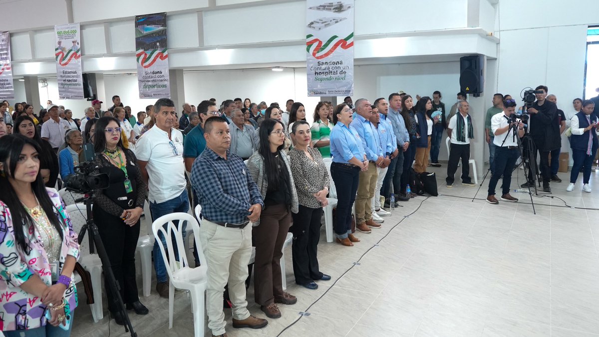 MinjusticiaCo's tweet photo. #AEstaHora 🔴| En Sandoná (Nariño) 📍, la ministra Ángela María Buitrago entrega el sello que declara a este municipio como el primer 'Entorno Protector' para mujeres y población LGTBIQ+ 🏳️‍🌈 en Colombia 🇨🇴. Este logro es el resultado de la implementación de un plan de acción para prevenir y abordar las violencias de género y por prejuicio, así como promover un ecosistema protector con impacto en las zonas rurales.

Siga la transmisión #EnVivo ➡️ https://t.co/HamzfNfkRt

#JusticiaParaTodos