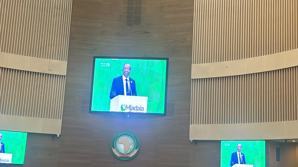 Benjamin_safari's tweet photo. #MjadalaAfrika the highly anticipated Africa Leadership Debate has started.

The African Union Commission Chairperson seat, deserves a Pan-Africanist a man with a vision.

Hon. Odinga's Vision = translation of Africa’s Vision #Agenda2063 https://t.co/i1xrRpw9mb