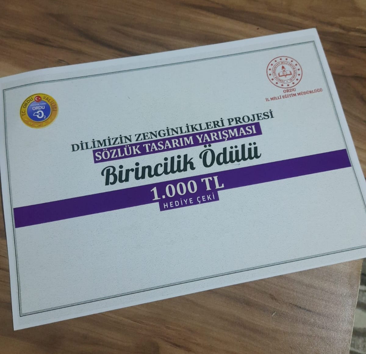 Dilimizi Zenginlikleri Projesi kapsamında il geneli yapılan yarışmada Çaybaşı AİHL 5. sınıf öğrencisi Ecrin Sena HALICI ve 11. sınıf öğrencisi Dilara DÜĞÜ, il birincisi olmuş ödüllerini Ordu Valimiz Sayın Muammer Erol'un elinden almışlardır.
