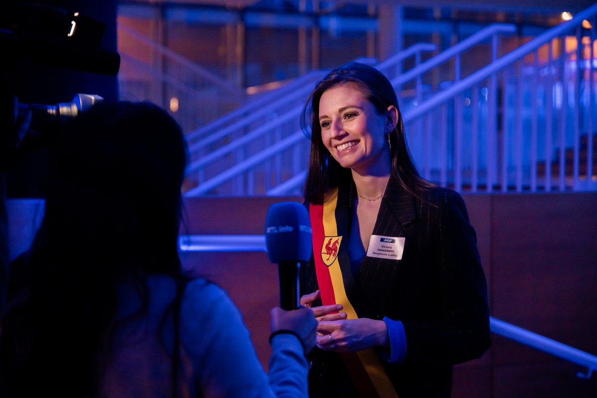 Plus jeune bourgmestre de Wallonie-Bruxelles, 2ème plus jeune de Belgique 🇧🇪 

Très honorée de la confiance qui m’est accordée mais également consciente des responsabilités et du travail que cela comporte 💪🏻