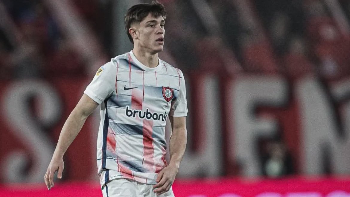 AgustinMuzzu's tweet image. Santiago Sosa no quiere irse a Defensa y Justicia. Hasta hace un partido era titular en San Lorenzo. Sorprendió con su nivel y tiene potencial para ir a Europa. El pibe está destruido anímicamente porque lo están forzando a irse. Eso es Moretti. Un mentiroso y una mala persona.