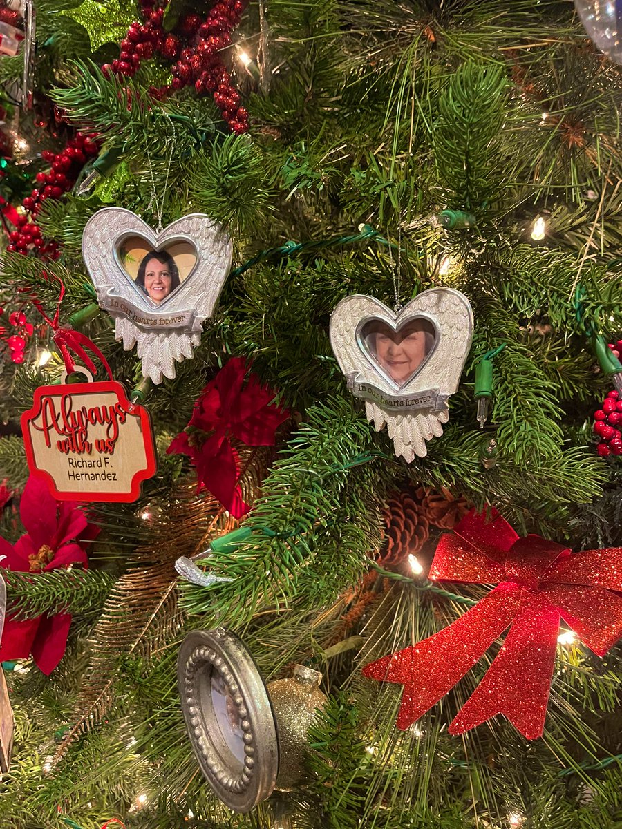 _Cede02's tweet image. Holidays aren’t the same with out yall 💜💜🪽