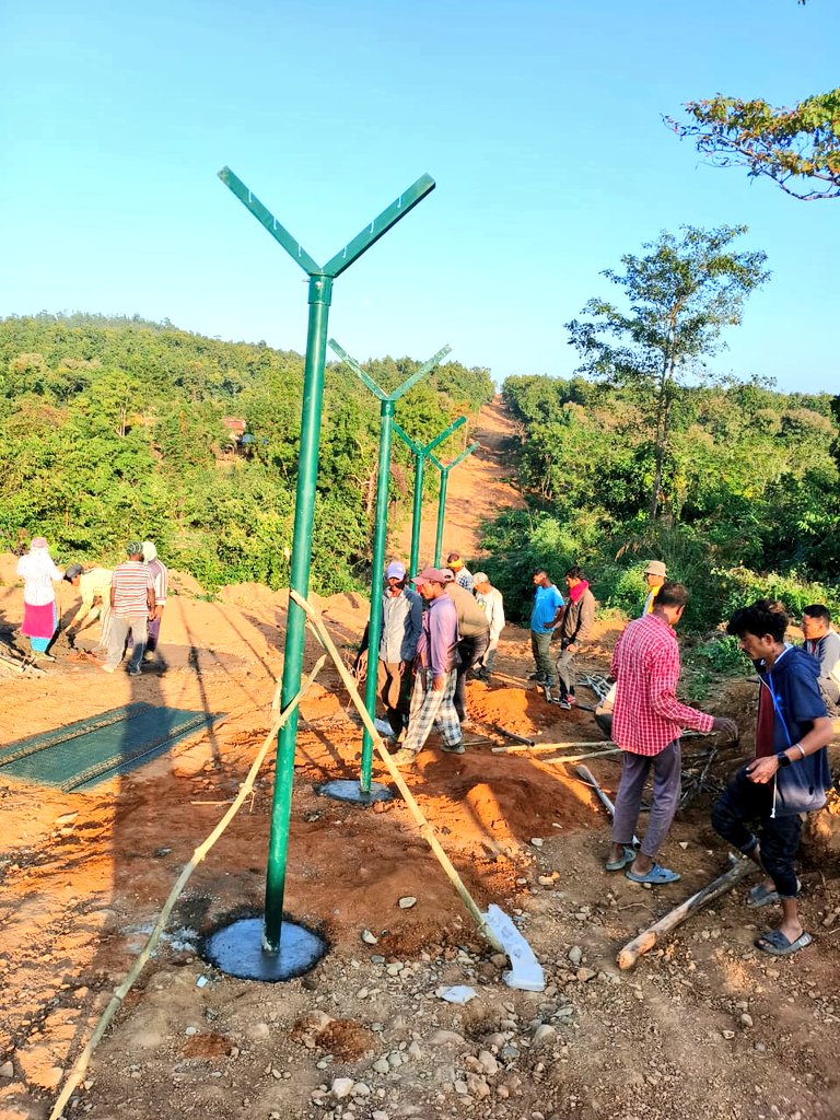 prodefkohima's tweet photo. @BROindia in #Manipur, commenced work of erecting the border fence on the #India-#Myanmar border in general area of Moreh in Tengnoupal district.
The work has been undertaken by #ProjectSewak.
@SpokespersonMoD @adgpi @official_dgar @RajBhavManipur @PIBImphal @NBirenSingh https://t.co/Gsj4cXA8PY