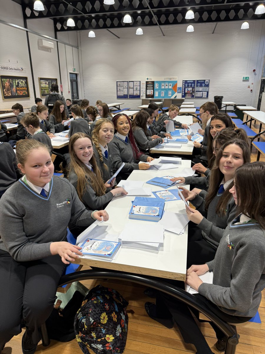 bruntcliffeacad's tweet image. Our Student Leaders have had a busy week getting ready for the end of term! #festivities #community #studentleaders