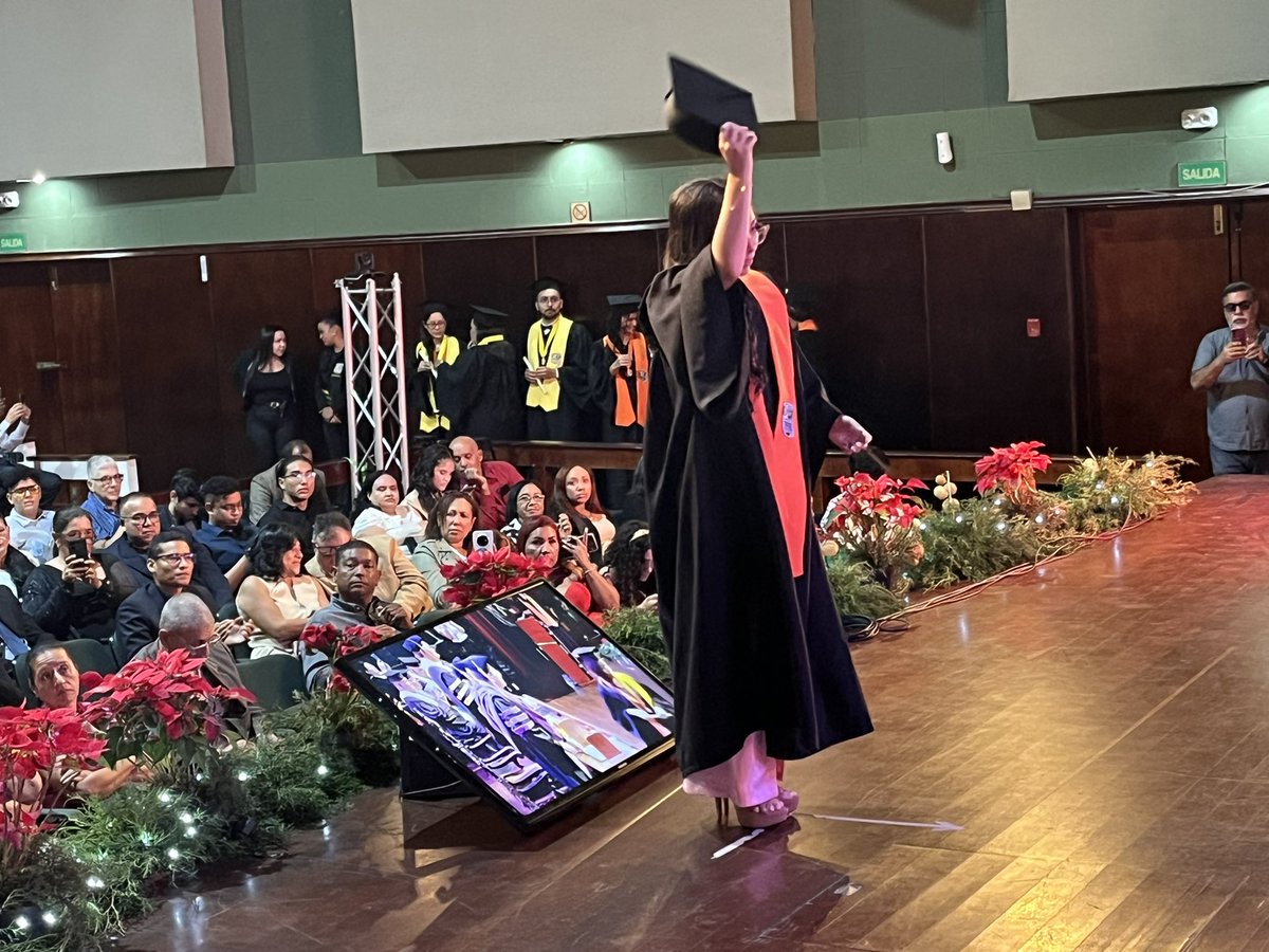 #Ahora En desarrollo el tercer acto de este viernes #13Dic, en el que 108 nuevos profesionales del área de la salud reciben su título de la <a href="/UCarabobo/">Universidad de Carabobo</a>.