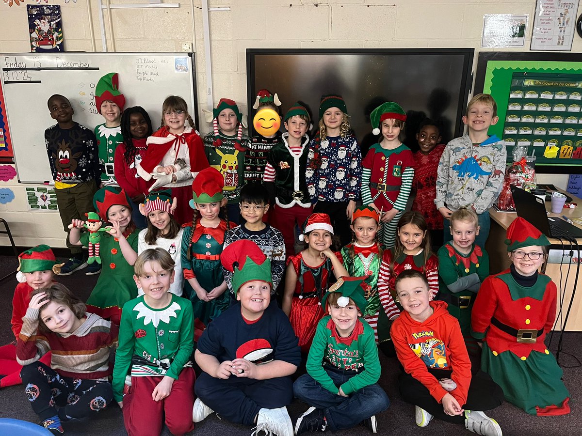 MrsHarrisHCIW's tweet photo. Elf Day! 🎄✨@HenllysCIW https://t.co/3dztRqnP8d