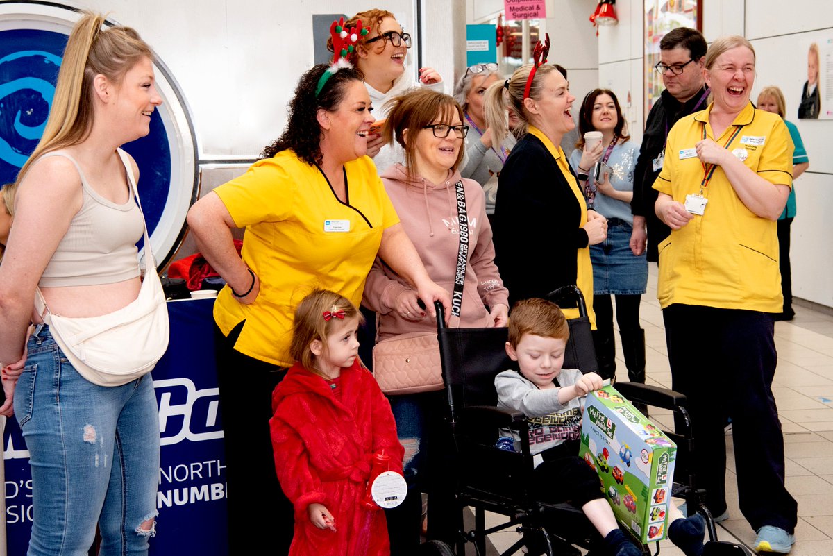 BelfastTrust's tweet image. What a day we've had at the Children's Hospital 🎄🎅

Thank you so much to everyone at @coolfm, @downtownradio, @CashforKidsNI for spreading so much joy and Christmas Magic for our staff, children and families ❤️