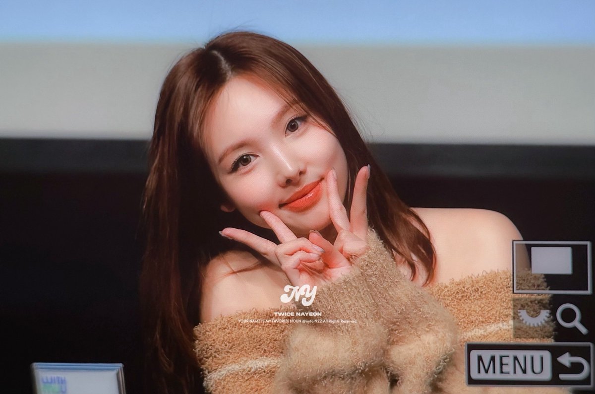 nyfor922's tweet photo. 241213 나여니와곰도링수고햇당🧸🤎
#나연 #NAYEON #트와이스 #TWICE https://t.co/Ye3gFoiEgE