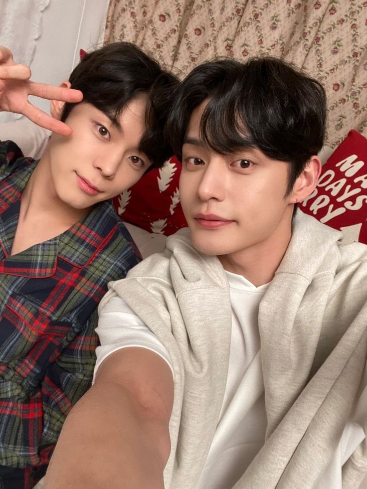 justbgstan's tweet photo. Happy birthday to my babies 🥹🫶🏻
#Happy_Jiwoong_DAY
#HAPPY_SEOBIN_DAY https://t.co/QLF4gshr0p
