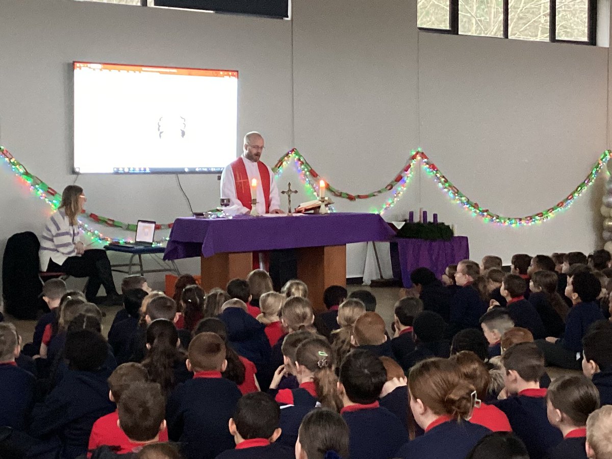 Father Paul’s last in school Mass with us, before he moves parishes, was celebrated by KS2 children, parishioners and family members.