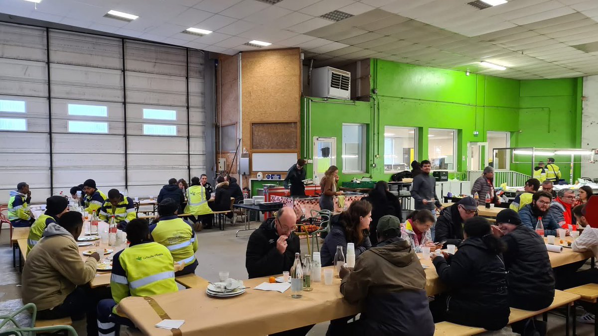 eric CHALLAN BELVAL (@ericchallan) on Twitter photo 🎅 C'est déjà Noël à <a href="/LaFeuilleErable/">La Feuille d'Erable</a> !
😋Le repas de Noël permet de réunir toutes nos équipes avec La Station et Auclair pour un repas convivial organisé avec Le Bonheur est dans la Poêle 🥘 🎅 C'est déjà Noël à <a href="/LaFeuilleErable/">La Feuille d'Erable</a> !
😋Le repas de Noël permet de réunir toutes nos équipes avec La Station et Auclair pour un repas convivial organisé avec Le Bonheur est dans la Poêle 🥘