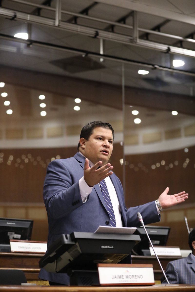 El pueblo ecuatoriano 🇪🇨 merece respeto, la exministra de <a href="/RecNaturalesEC/">Ministerio de Energía y Minas Ecuador🇪🇨</a>, Andrea Arrobo, debía responder al país, algunas interrogantes ⤵️.

¿Por qué ante las advertencias del <a href="/OperadorCenace/">CENACE</a>, nunca hizo nada?

¿Qué acciones realizó para la incorporación de 475 MW de generación