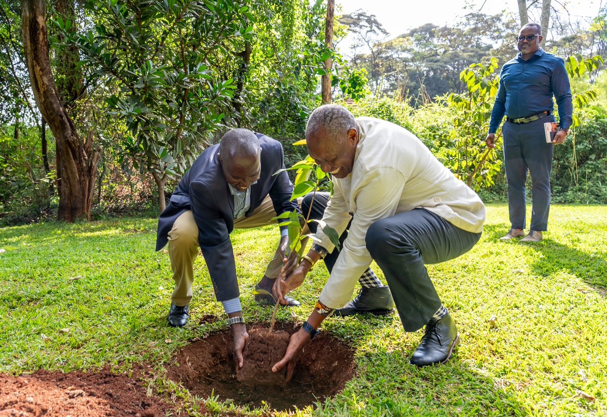 Today, I had the privilege of welcoming H.E. <a href="/joelenku/">Gov. Joseph Ole Lenku EGH</a>, Governor of Kajiado County, to the <a href="/AWF_Official/">AWF</a>  Headquarters, in Nairobi. During our meeting, we signed an agreement to advance #conservation efforts in the Amboseli landscape.

This represents a shared vision for