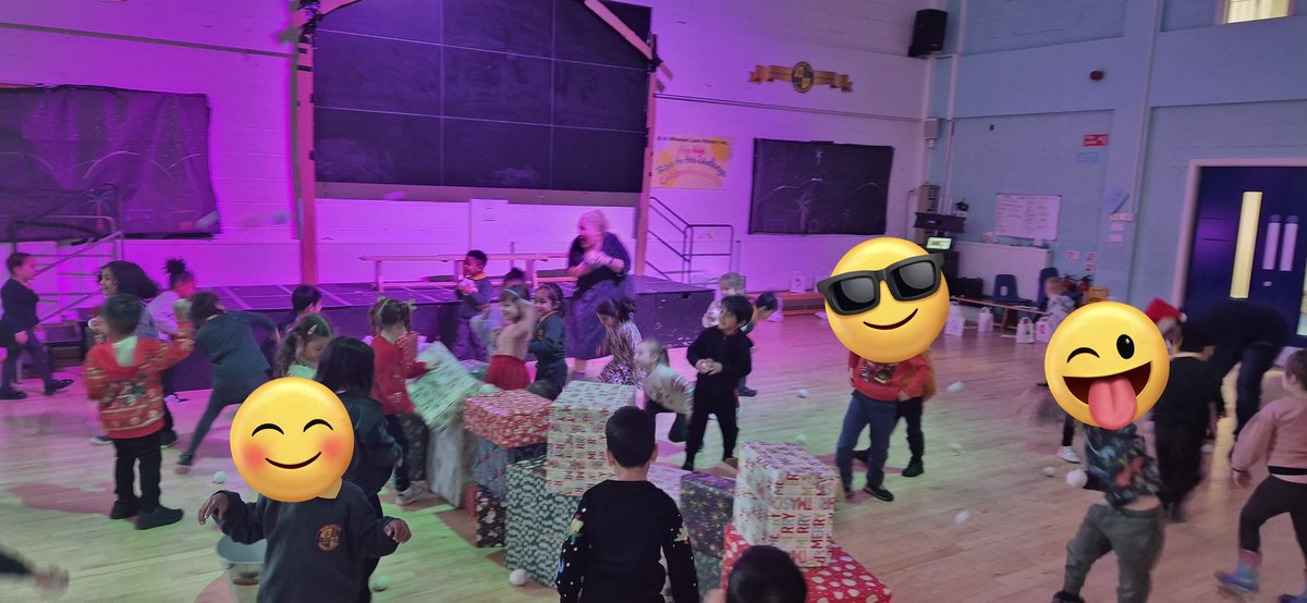 coupland_mrs's tweet photo. Excitement levels were high today thanks to our special visitor! We also enjoyed a big snowball fight in the hall and some fun Christmas games. Thanks to Wheelies for organising everything. @WheeliesWlps @WheelersLanePri 
@WLPS_EYFS https://t.co/zlqeSVb6k3