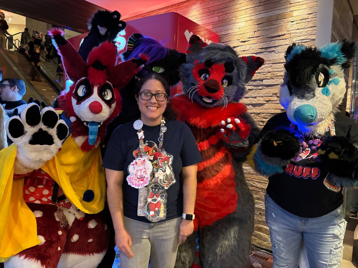 First fursuit Friday back from MFF! These roommates were amazing! 10/10 would sleep with again! #FursuitFriday #FursuitEveryday #MFF2024 #clownfurry
#furryclown #furry