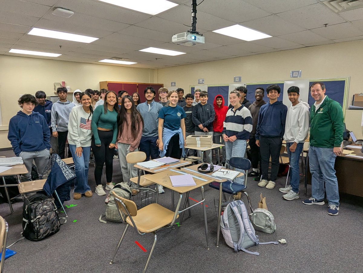 WaubonsieValley's tweet photo. Today four first period classes were recognized for outstanding attendance. These classes had less than 2% absences for the semester! Congrats Warriors! #DonutsFromTheDeans https://t.co/Tdy3cCuNKR
