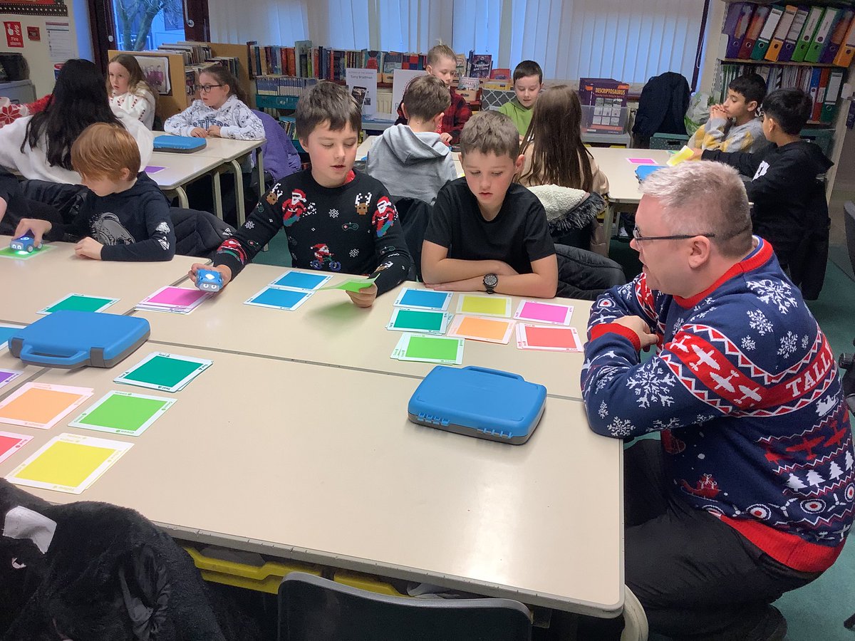 Holytrinityrc's tweet photo. Daniel from @SaffranNacelles visited Class 4 to talk about STEM careers and to also see what the children had been doing in their STEM lessons with @BurnleyFC_Com We are so grateful for their sponsorship in this programme. @RomeroCAT1 #STEM #PrimarySTEM https://t.co/v5SAHr7vCD