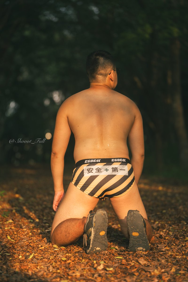 金黃色的秋天🍂
趕快到戶外脫一下
人物：<a href="/shunlikebear/">Shun</a>